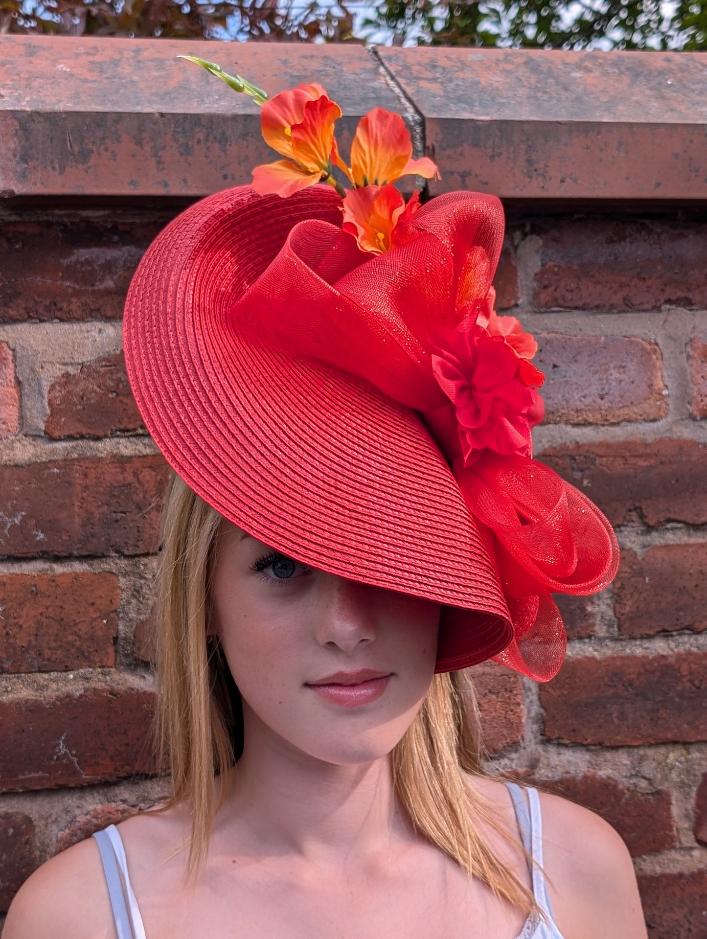 Coral assymetric rouge fascinator
